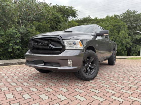 RAM CLASSIC 5.7 V8 GASOLINA LARAMIE CD 4X4 AUTOMÁTICO RAM CLASSIC 5.7 V8 GASOLINA LARAMIE CD 4X4 AUTOMÁTICO